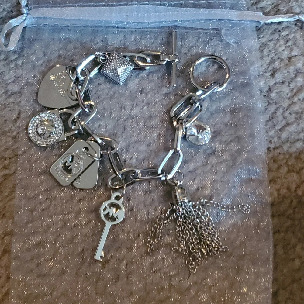 Michael kors silver toggle bracelet 😍